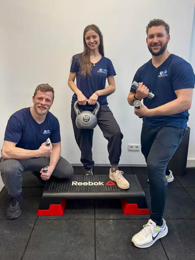 Teammitglieder mit Kettlebells